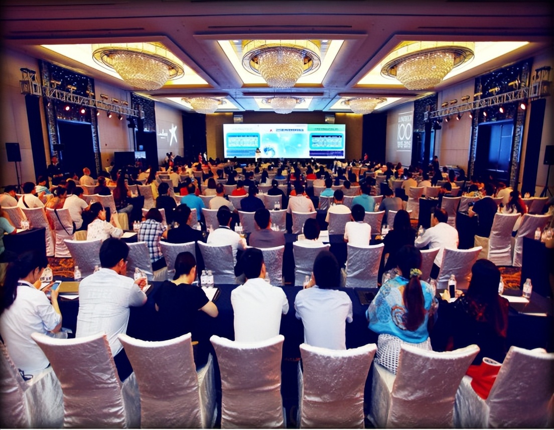 人工智能时代，传统服务业该如何发展？