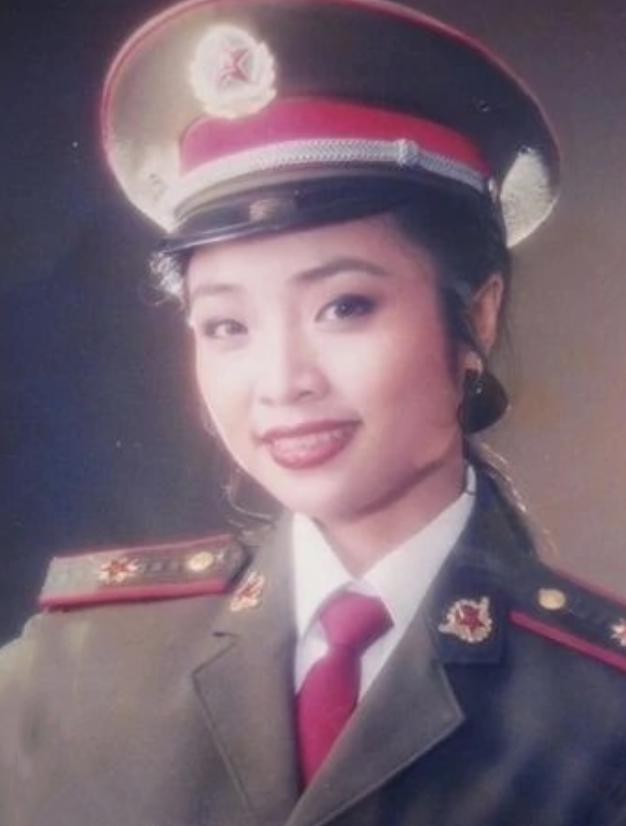 李丹阳：25岁成名，参加14次春晚，有孝心爱唱歌热衷公益的歌唱家