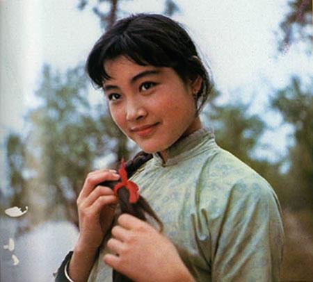 6位“清纯欲女”的劲爆情史：有人8段感情4次婚姻，有人当街热吻