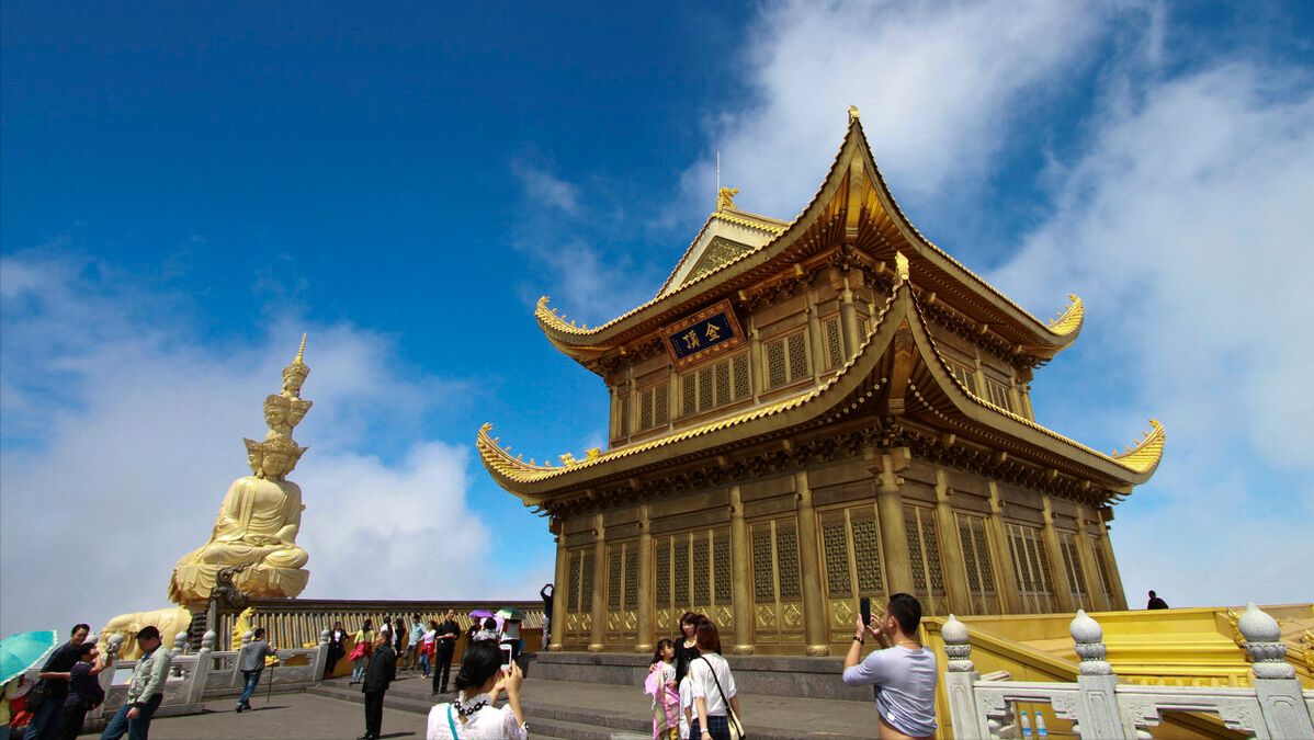 盘点全国10大求财最灵的寺庙，前仨歪果仁都喊真香，争着上头香