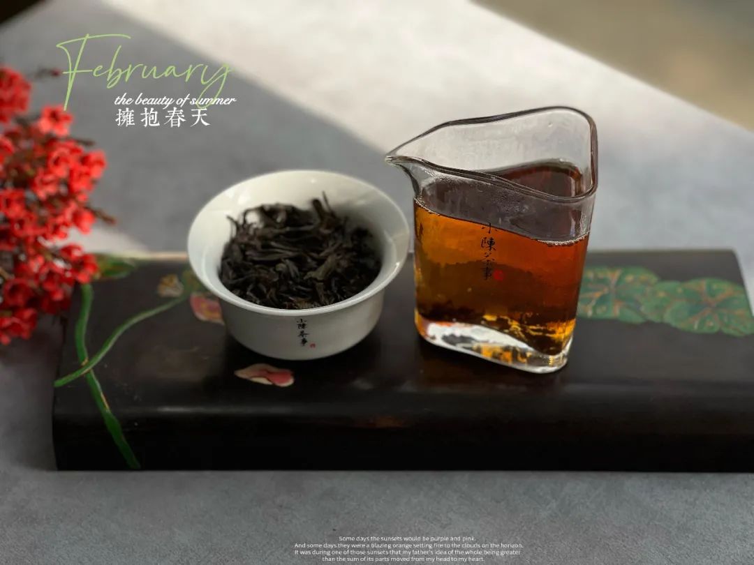 既然大紅袍、鐵觀音都是烏龍茶，那么烏龍茶到底是紅茶還是綠茶？