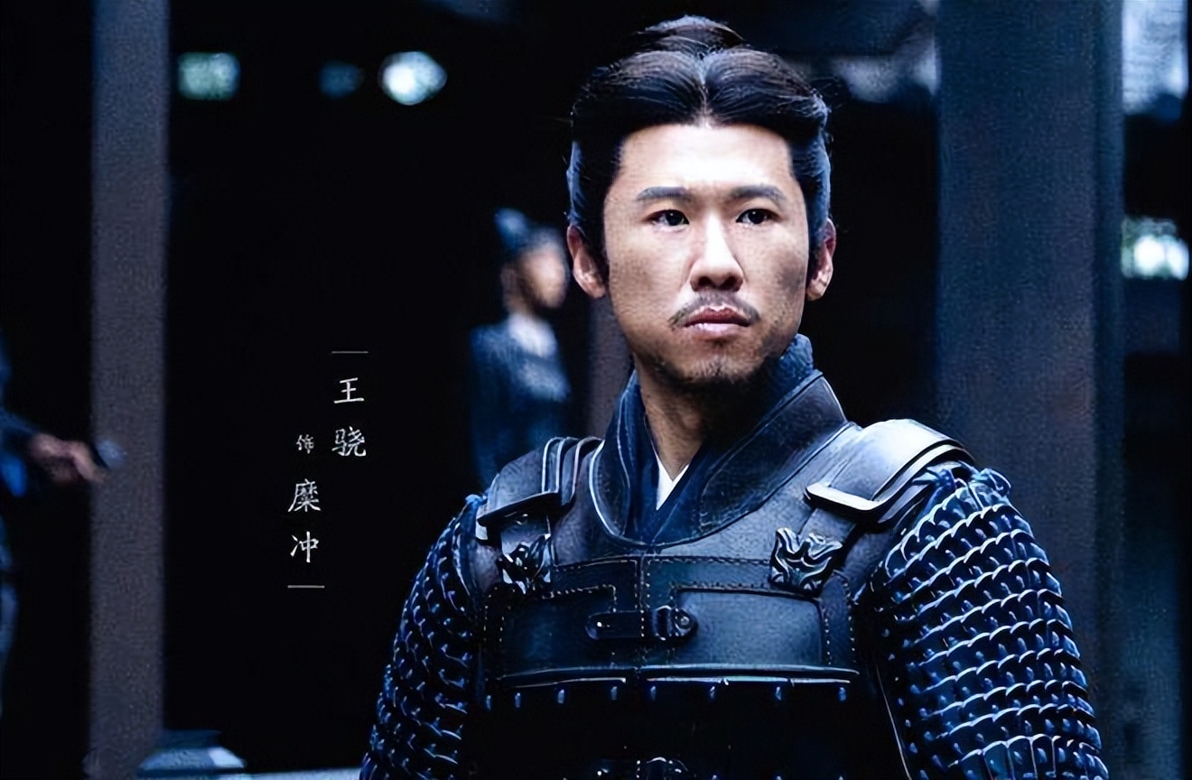 演员王骁:母亲是影后王馥荔,父亲是导演王群,但他走红全靠自己