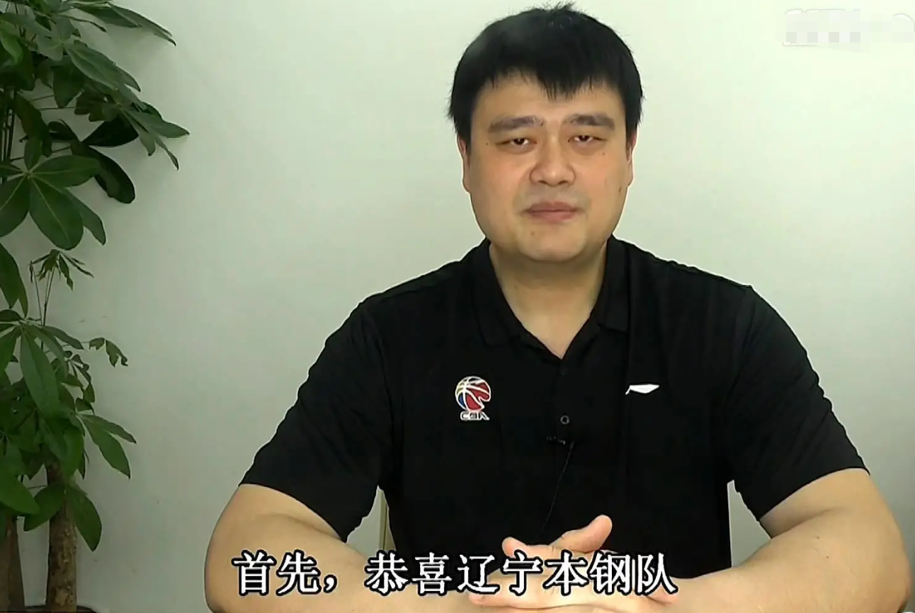 为什么cba球员一半达不到(63小于5！CBA官方闹出大笑话，姚明没去颁奖却更该体会郭艾伦心情)