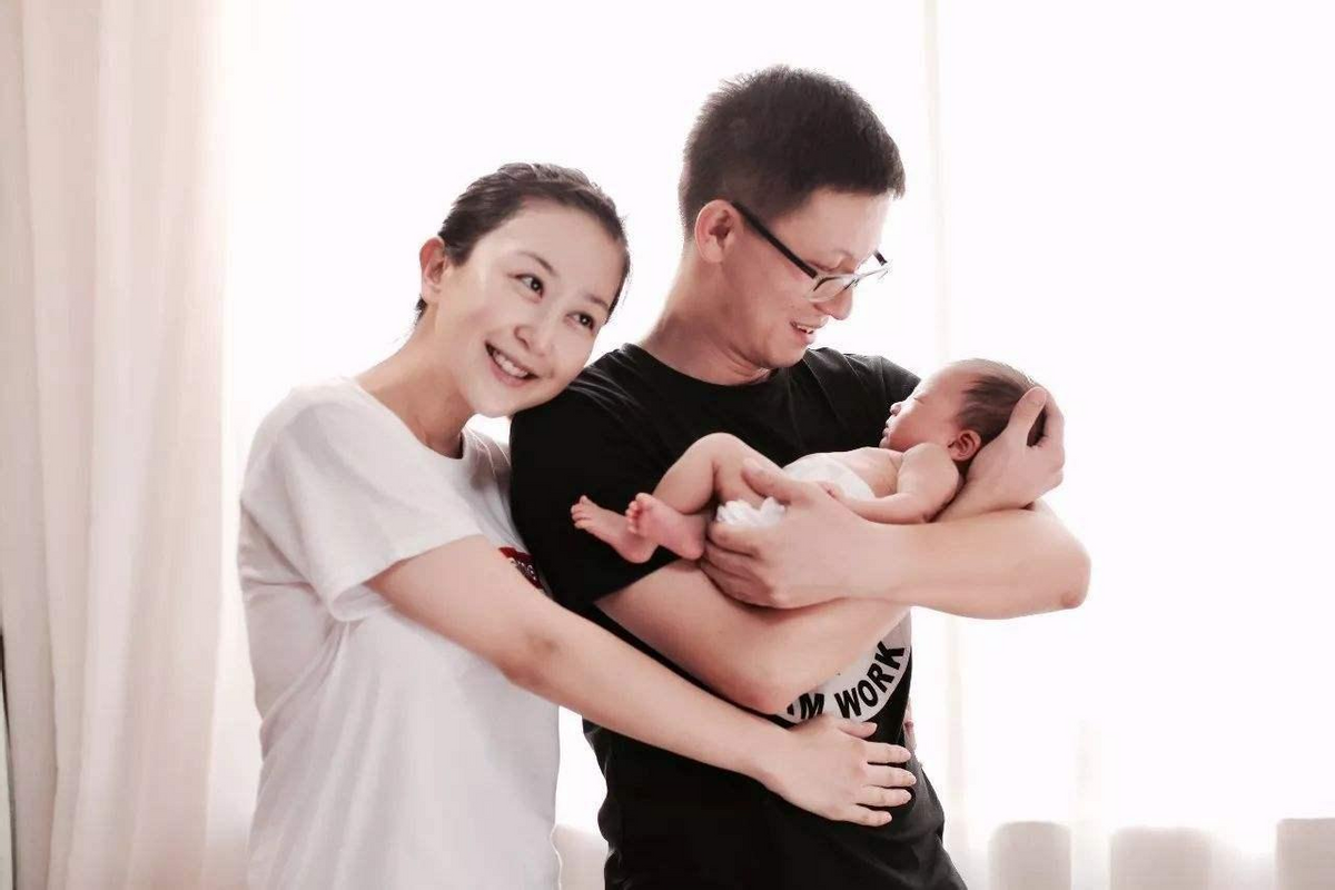 产后抑郁可能并不是家庭的问题，而是产妇自身的情绪导致