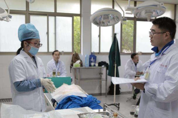 “医学类”专业前景排名，临床医学热度降低，榜首幸福值很高