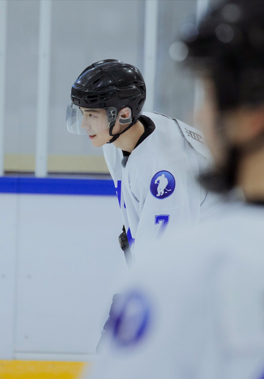 肖战冰球运动推广大使完整版(冬奥会倒计时7天,肖战化身冰球推广大使