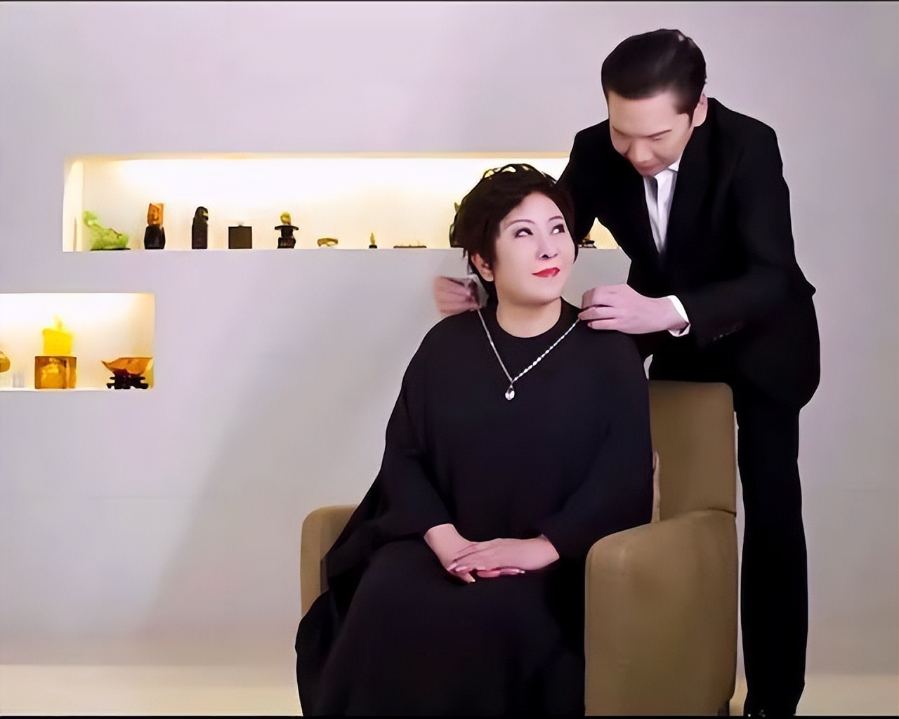 向太晒出"中国之星"钻石项链,价值八千万,名字背后隐藏深意