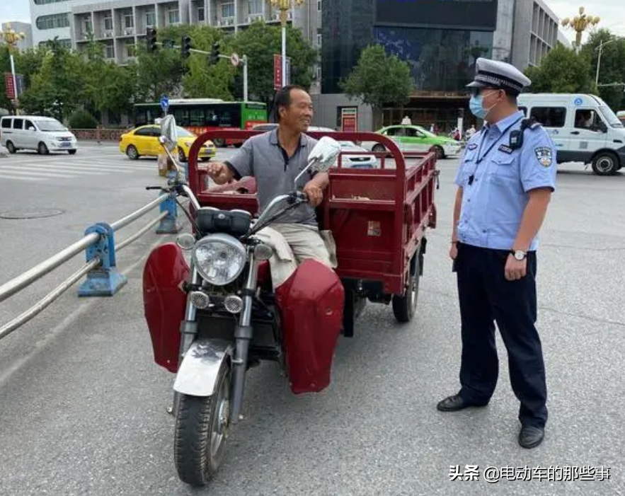 已明确：电动车、三轮车、四轮车上路要驾照，年龄和费用一文讲清