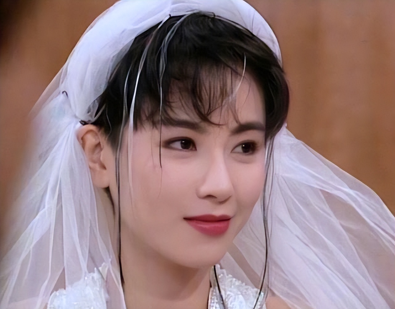 香港女星沦为富商玩物,被抛弃后成同性恋,58岁苍老难辨至今未婚