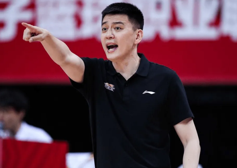 杨鸣篮球运动员体检,中国篮球教练全程参与其中 - 小新网