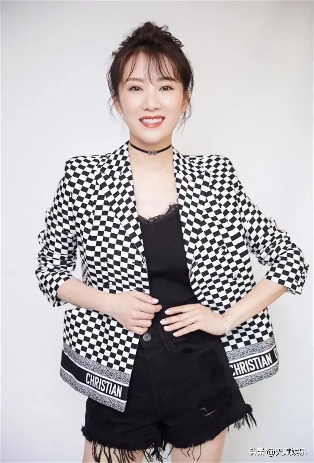 《蜗居》35集电视连续剧中的演员李念写真美照5