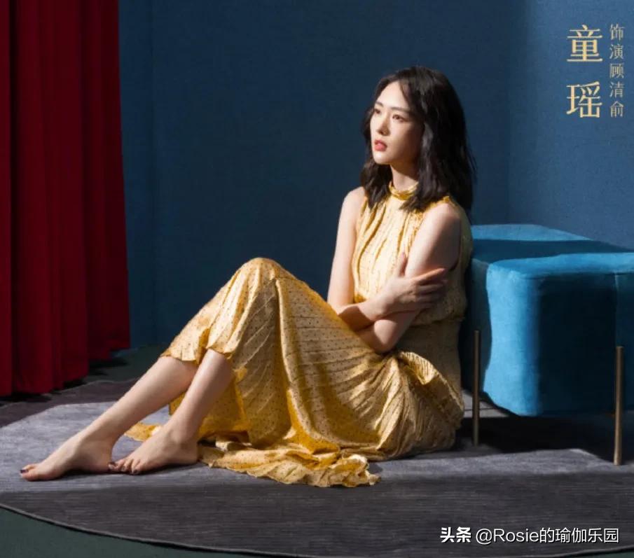 童瑶优雅体态正，如何解锁同款好体态？每天10min墙壁瑜伽带你练