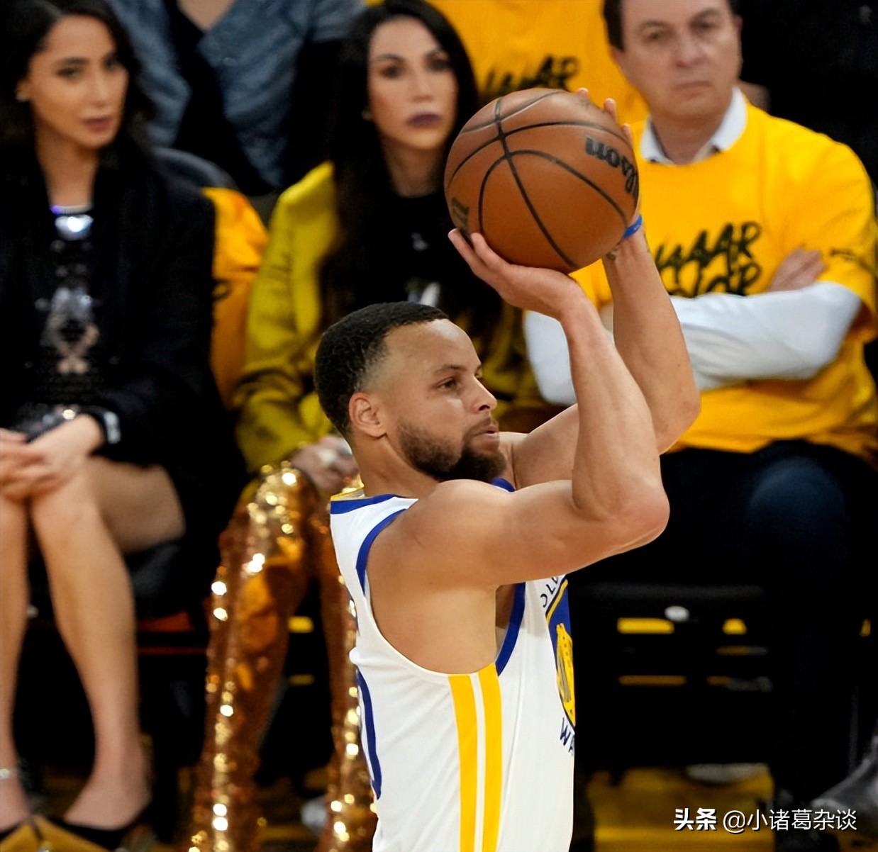 为什么现在nba大逆转这么多(6人上双，勇士19分大逆转？独行侠为何会崩盘？苏群点评一针见血)