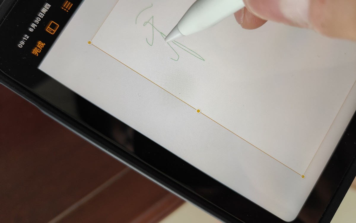 买不起Apple Pencil，可以给iPad mini6配它，使用高度贴合