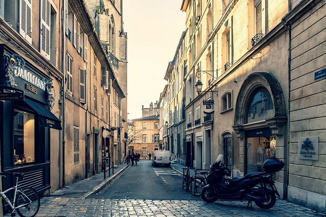 浪漫之国：法国最美丽的33个城市