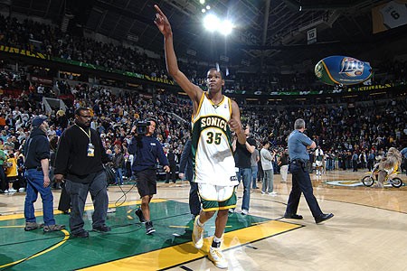 为什么山猫可以加入nba（NBA如果扩军，那新增的球员从哪来？04年山猫选秀规则了解一下）-趣拿体育