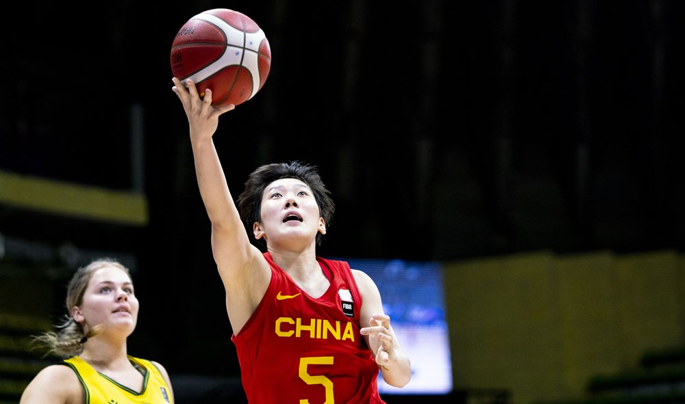 中国U18女篮输球却难掩兴奋！几天前被狂喷的女孩们成了遮羞布
