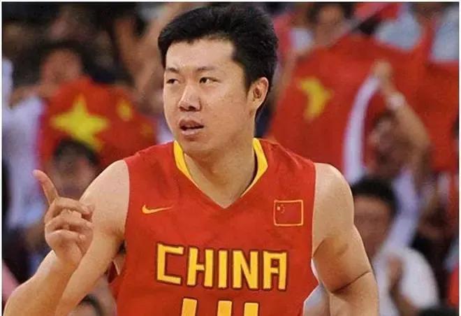 2008年北京奥运会中国男篮12人，姚明当篮协主席，都和篮球有关！
