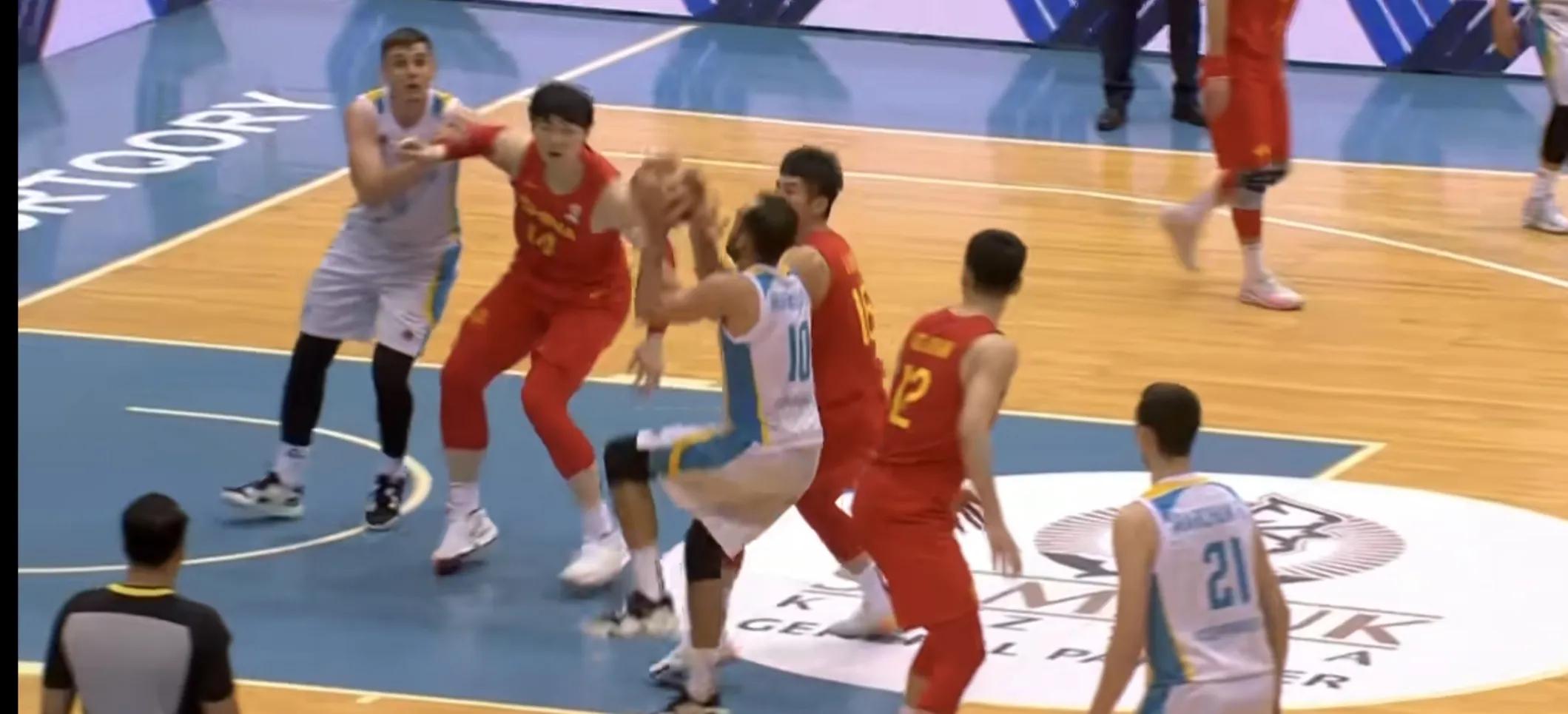 正在直播：中国男篮VS哈萨克斯坦