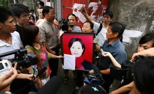 2003年，湖南女教师宿舍死亡，经鉴定男友促其死亡，法院却判无罪