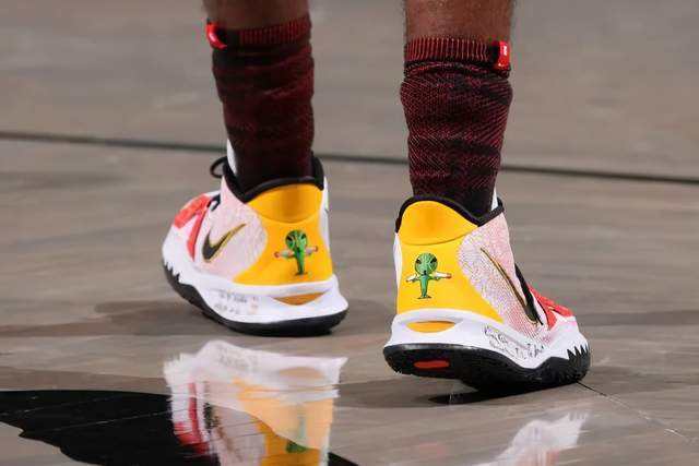 nba球员为什么穿欧文7（欧文欧神仙NBA赛场穿了哪些Nike Kyrie 7代篮球鞋经典回顾）