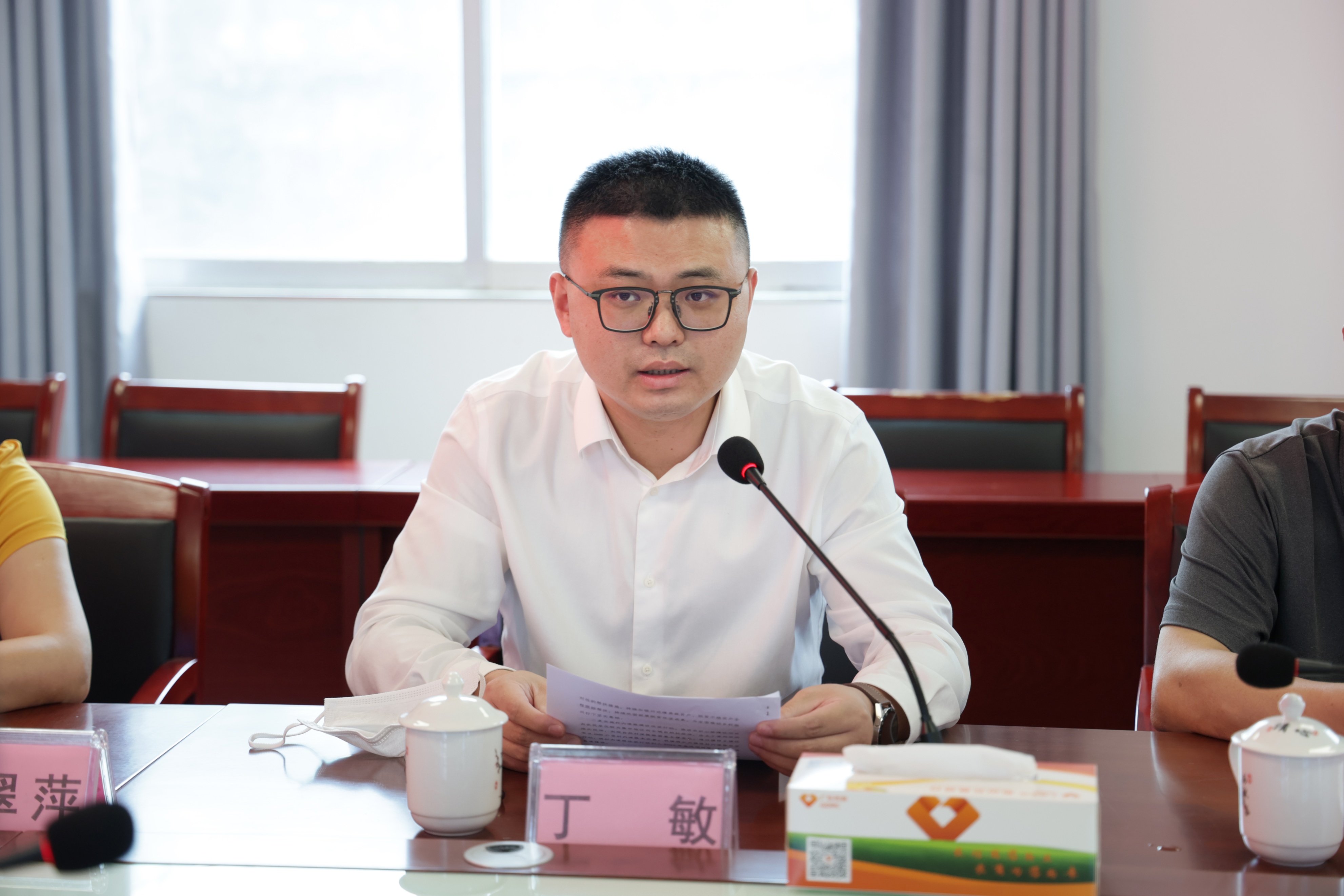 金发医疗向青莲镇捐赠防护服500套助力抗疫
