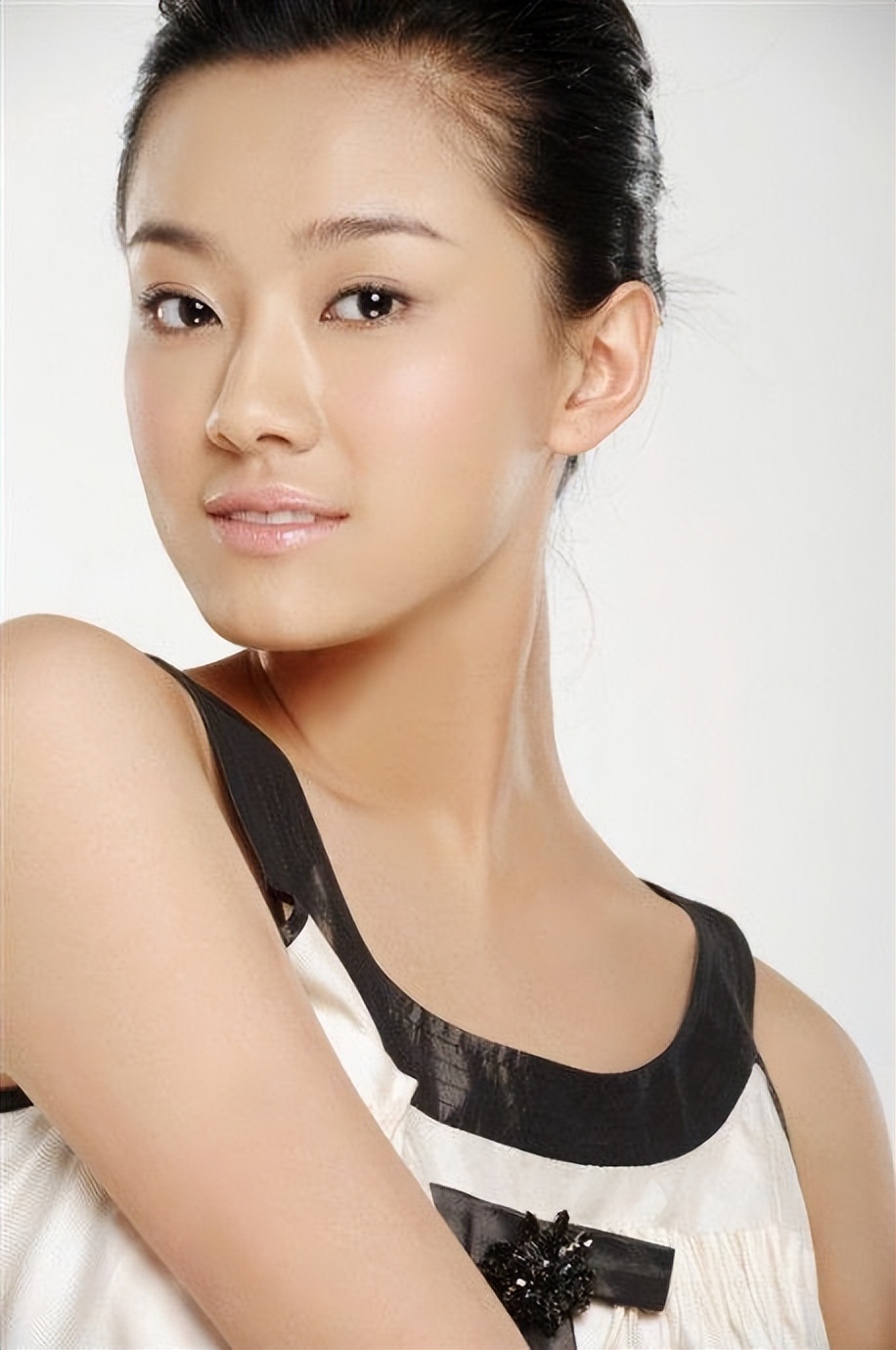 孟真:曾是赵本山干女儿,事业巅峰传出与干爹绯闻,如今家庭美满