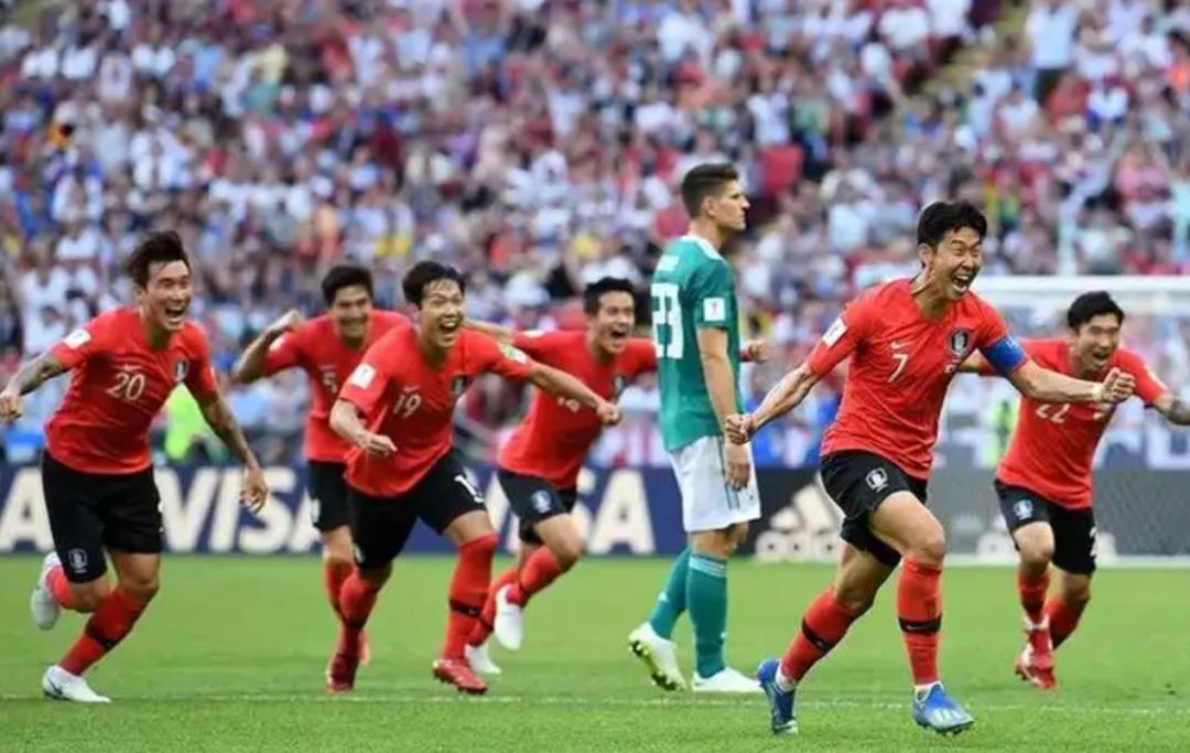 日本足球队(同样进两球，伊朗和沙特日本之间隔着1个英格兰、5个阿根廷或德国