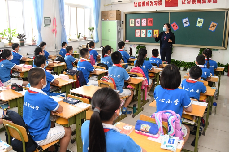 小学阶段共有多少节课（“主角变配角”，小学新学期课程表公布，这门课数量比数学课还多）
