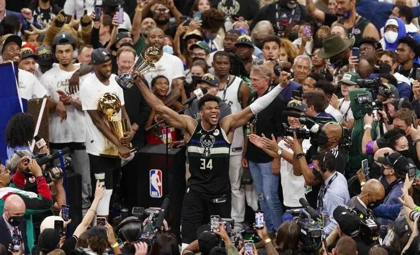 nba2017总冠军是谁(近20年NBA历届总冠军一览，热火、湖人平分秋色，勇士独占鳌头)