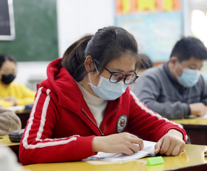 “双减”升级，高中生步入中小学生后尘，不公布成绩也不能补课？