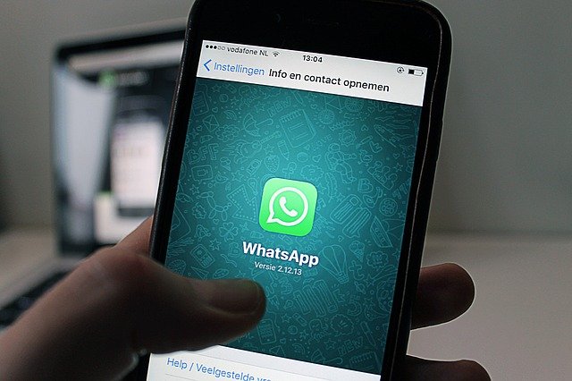 WhatsApp如何实现实时翻译？该怎么操作？