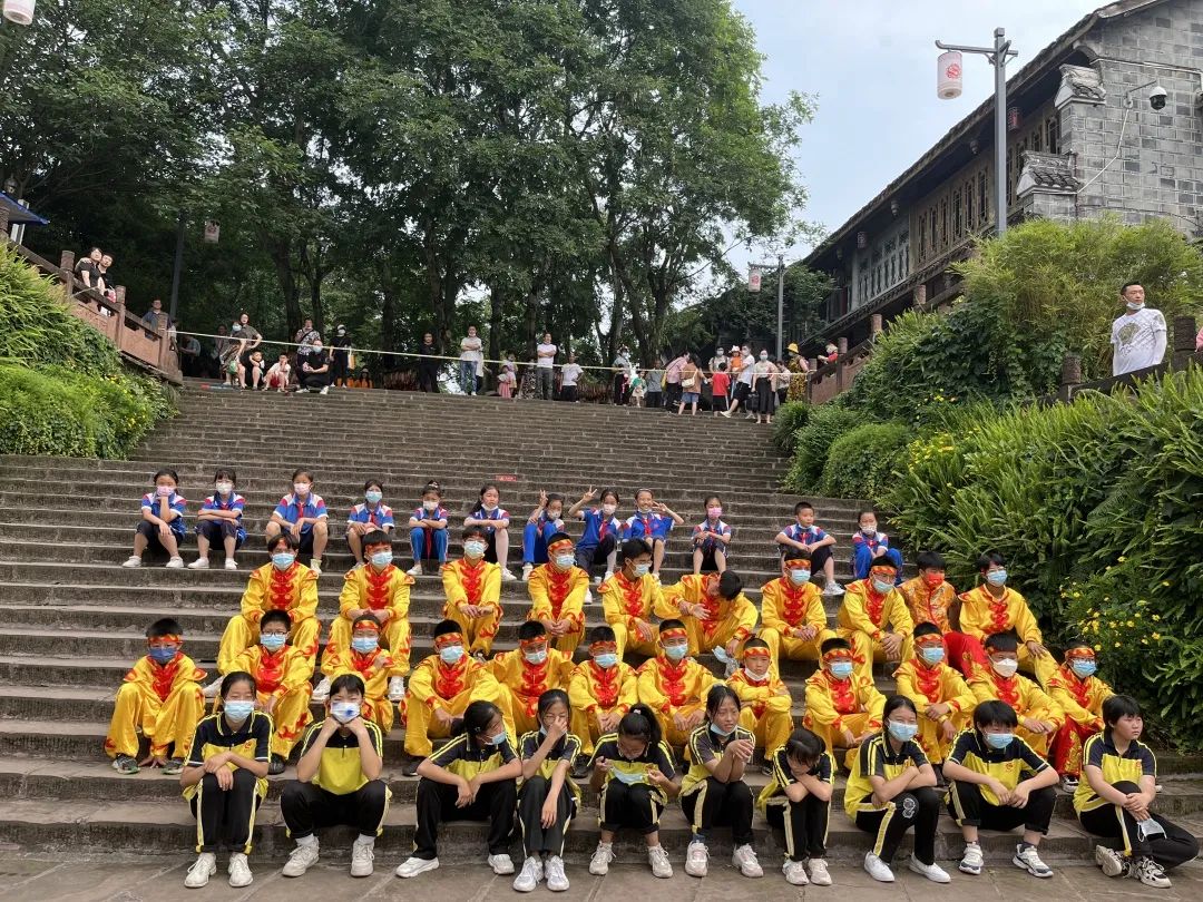 浓情端午 鼓乐龙腾——黄龙溪学校小龙队受邀参加景区文化展演活动