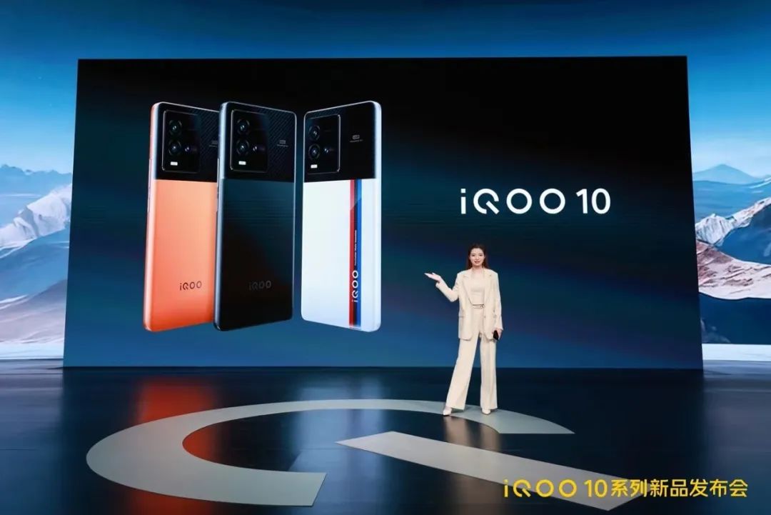 顶级骁龙8+旗舰 iQOO 10系列强悍亮相：售价仅3699元起