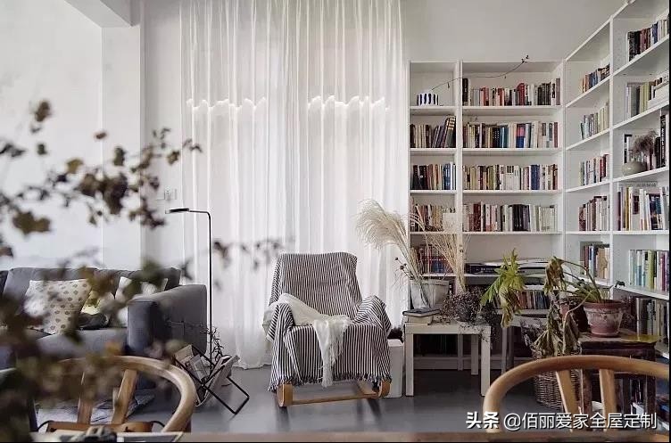 把书房装在客厅，原来这么有情调