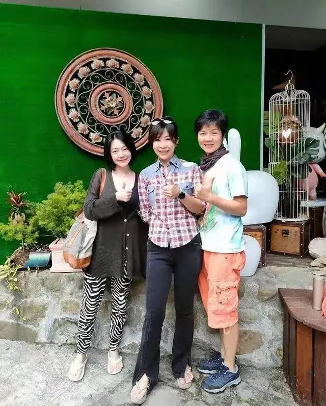 小S徐熙娣携全家出游