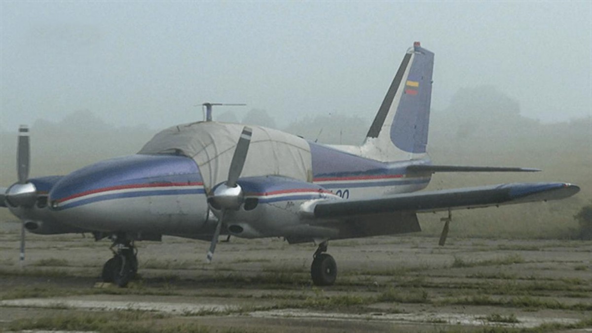 ���طɻ�ͻ�Ʊ�Լ����������غ��������һ�ˣ�6��ս����û��ס