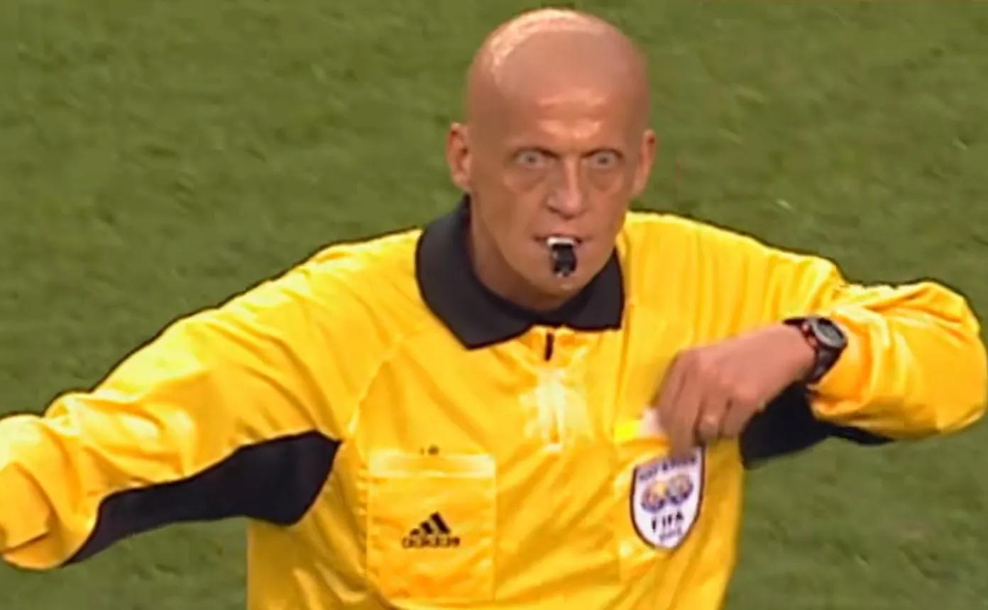 2002欧冠皇马曼联（20年前的这场欧冠比赛，或许改变了世界足坛未来十几年的格局）