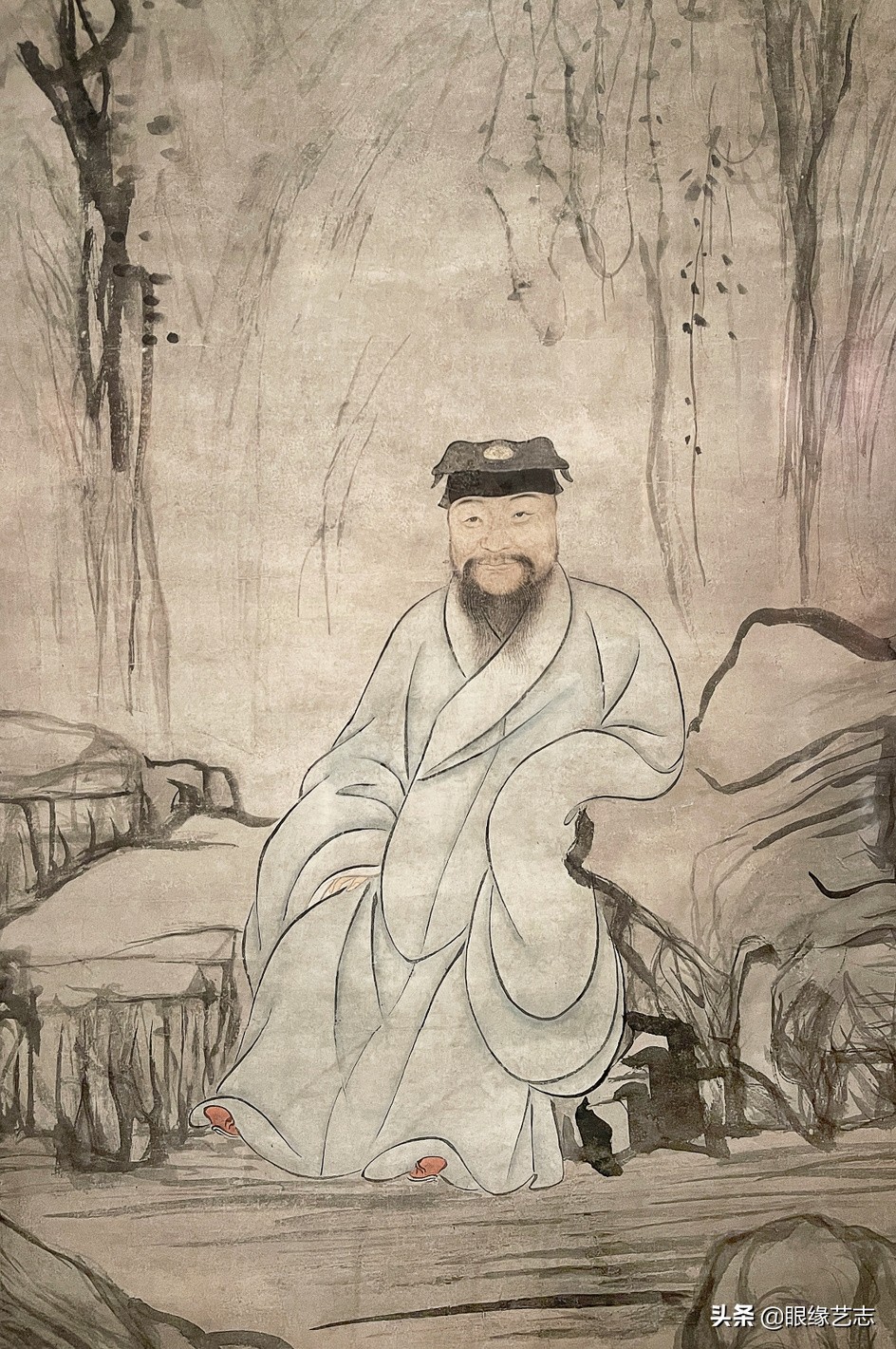 在明代文人肖像画中,为了凸显文人的高雅风骨,常将画像置于清雅幽静的