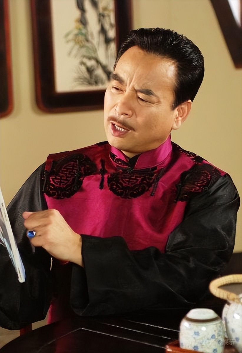 河南老戏骨岳跃利,前妻家喻户晓,二婚小11岁娇妻隐瞒从来不谈