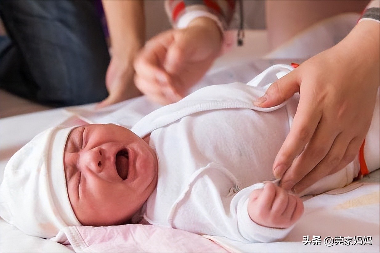 新生婴儿手凉正常的吗（适用新生宝宝的6个另类止哭法）