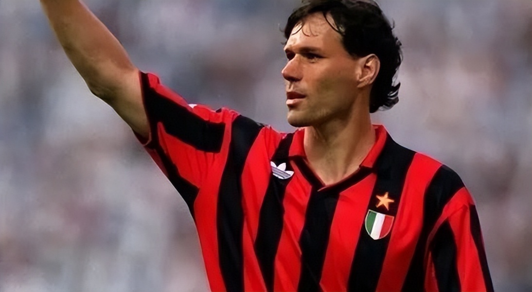 进球超巴斯滕(巴斯滕很伟大,但和罗纳尔多比还是有差距,球迷:都是中锋