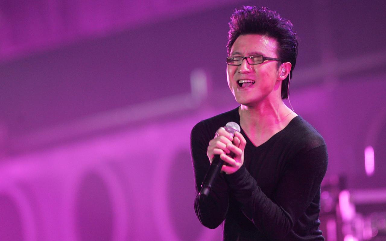 演唱会遇冷, 汪峰不惜蹭鸡哥热度, 皆因总听他歌会有人格分裂的错觉