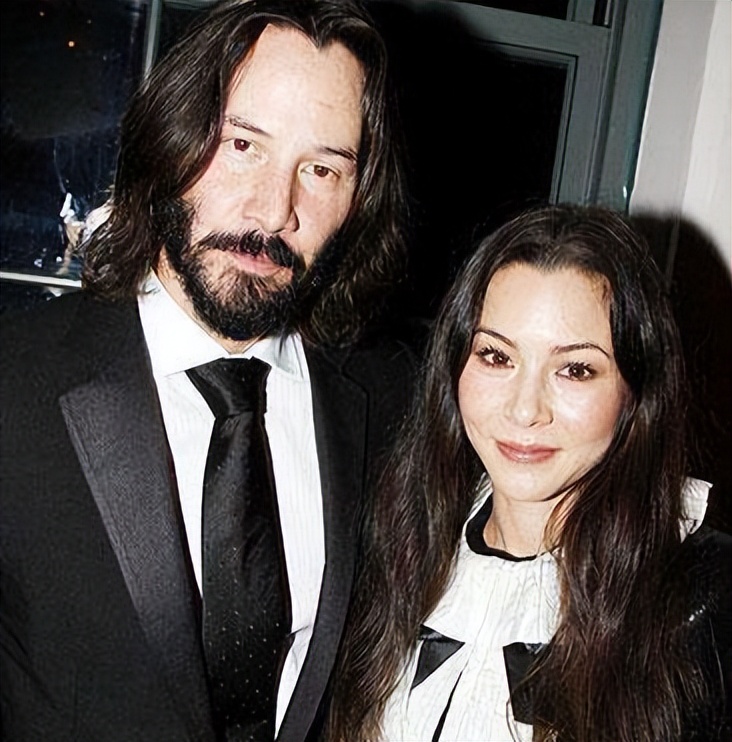 世界顶级超模周天娜:被2个情人抛弃,公开承认患艾滋