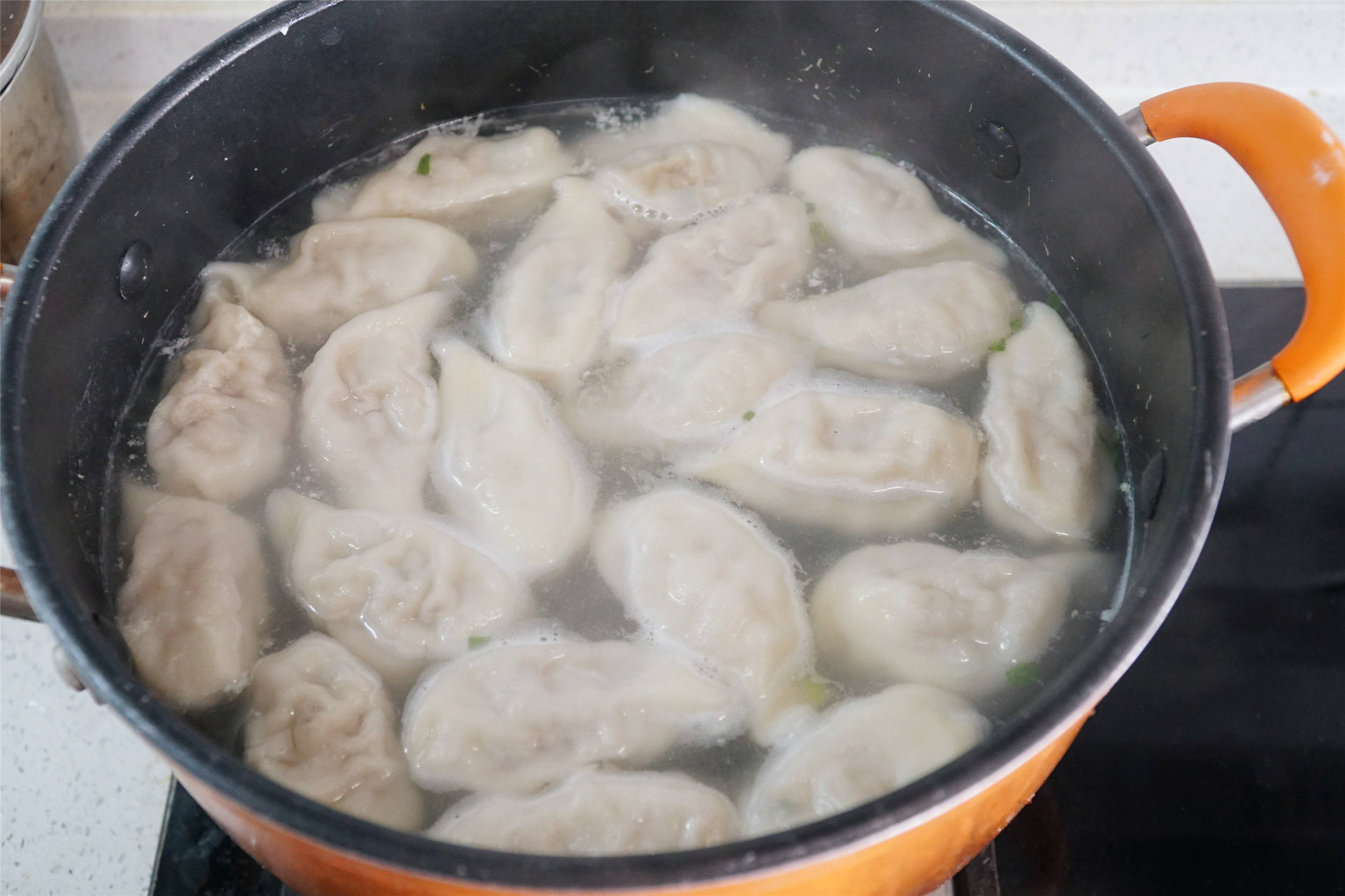 肉饺子煮多长时间(明日冬至，分享我家最馋的饺子馅，酸香开胃，比韭菜猪肉还受欢迎)