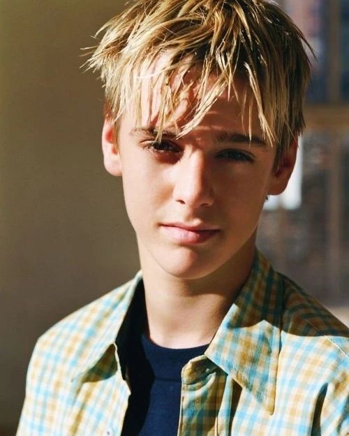 从爆红到拍片:世纪末美少年aaron carter暴毙,他原来不快乐