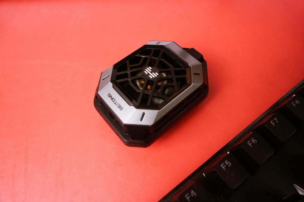 最强王者必备的手游降温神器，北通千机寒散热器