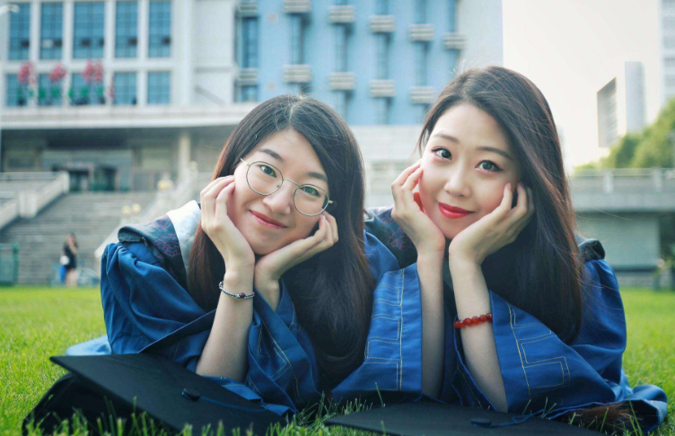 刚毕业大学生平均月薪“排行榜”出炉，金融学出人意料，更有黑马