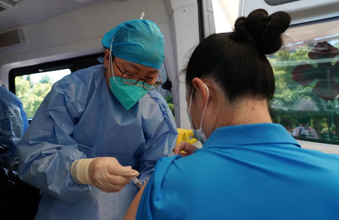 严格执行第九版防控方案和“九不准”要求——国务院联防联控机制回答当前疫情防控有关问题