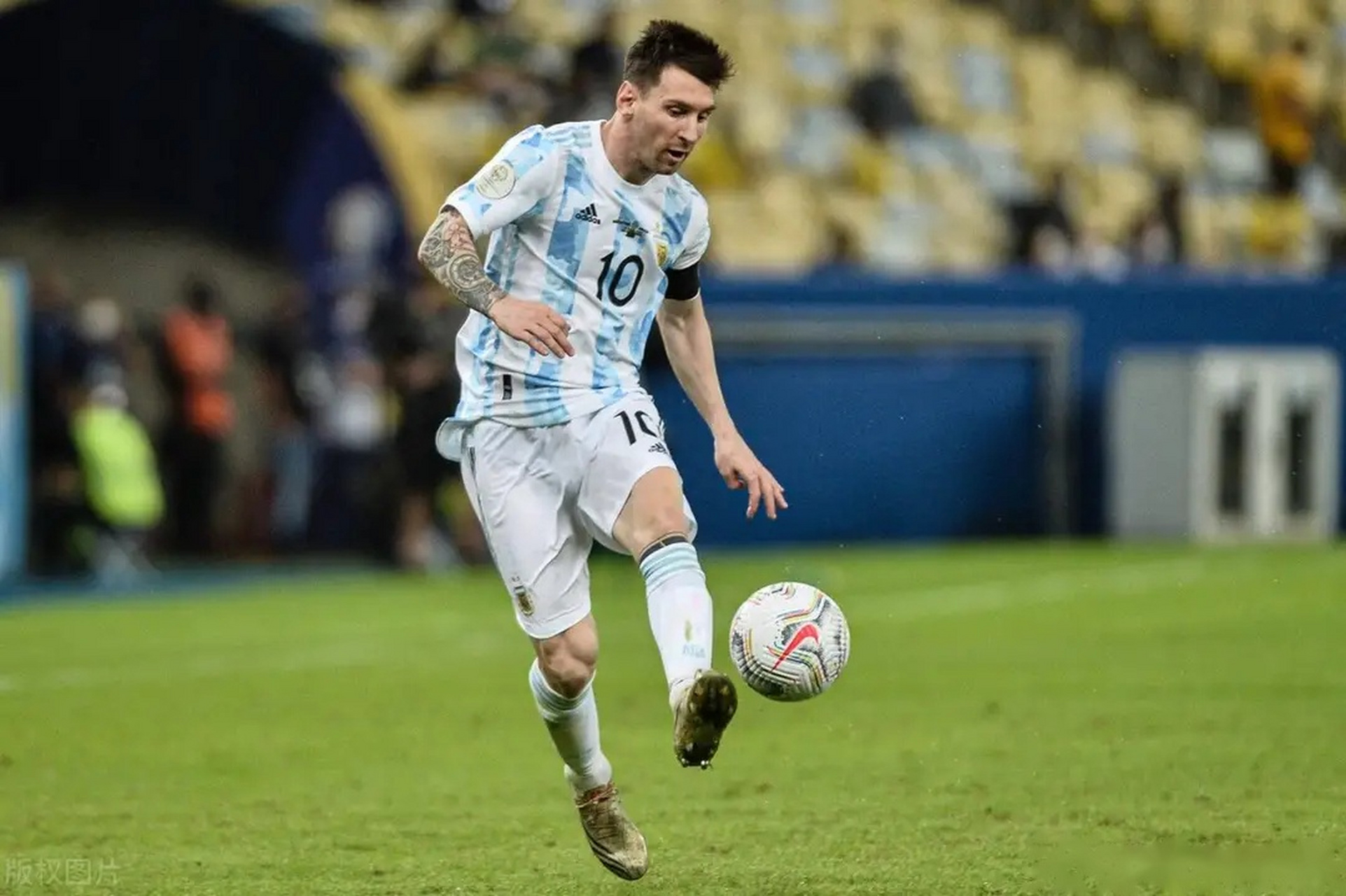 大巴黎为梅西送上1 1续约合同 年薪3000万欧元保持不变)